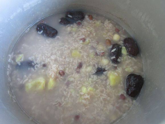 Steps to Make Sweet Potato and Lotus Seed Congee