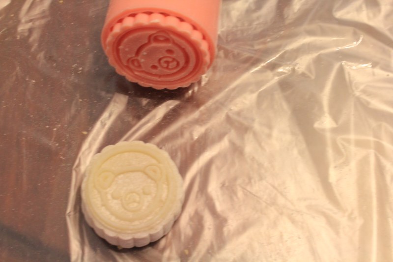 Steps for Making Ice Skin Mooncakes Loved by Both Elderly and Children