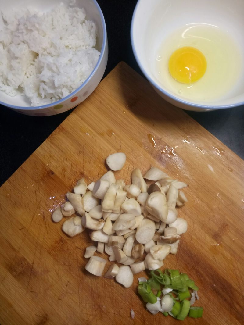 Steps for Making Mushroom Fried Rice