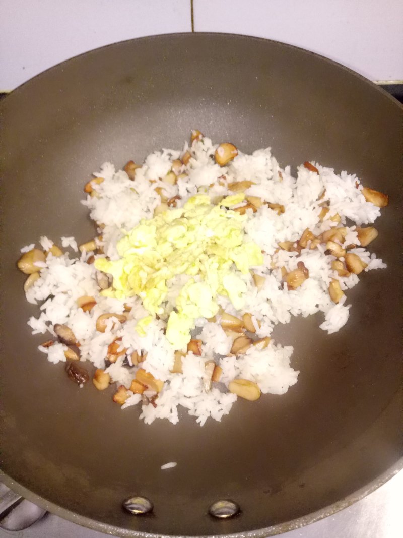 Steps for Making Mushroom Fried Rice