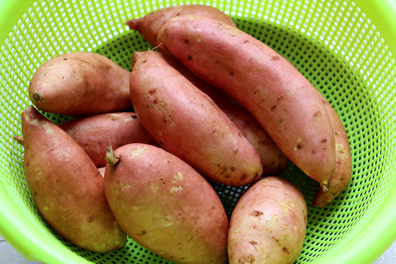 Steps for Making Sweet Baked Sweet Potatoes