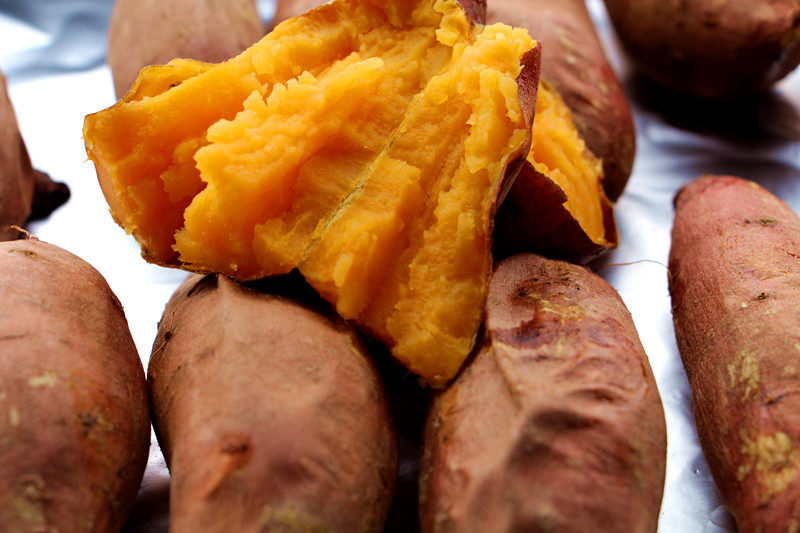 Steps for Making Sweet Baked Sweet Potatoes