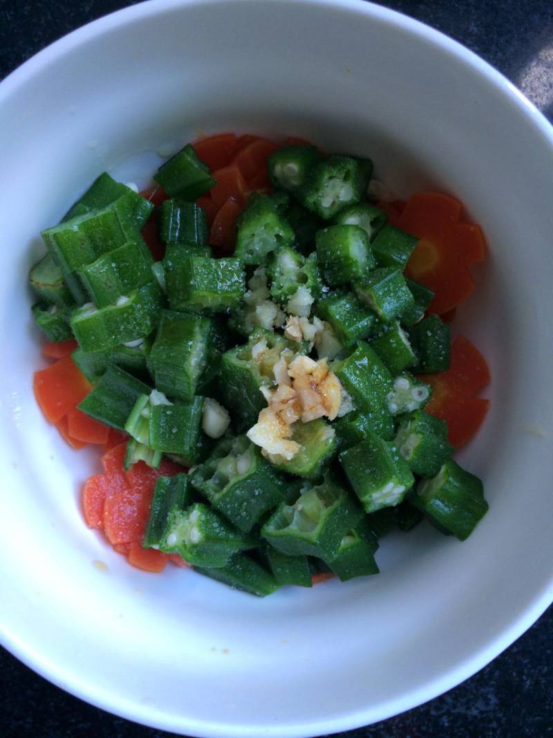 Steps for Making Okra and Carrot Salad