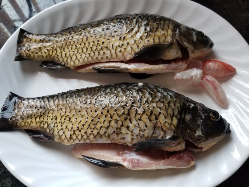 Steps for cooking Carp and Radish Soup