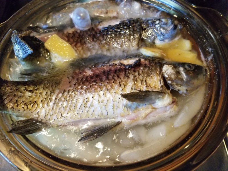 Steps for cooking Carp and Radish Soup