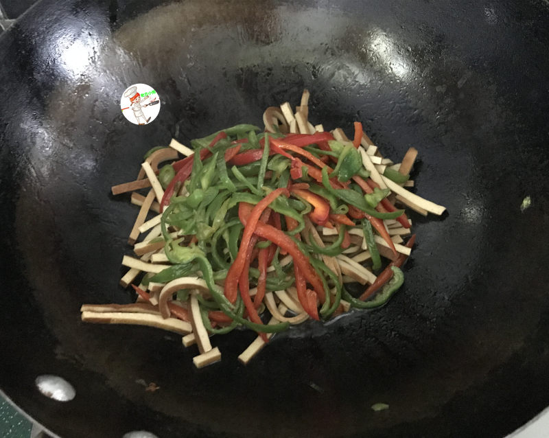 Steps for Making Spicy Stir-Fried Dried Tofu with Peppers