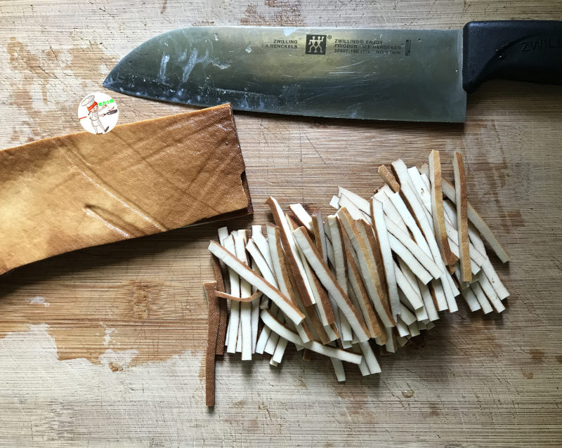 Steps for Making Spicy Stir-Fried Dried Tofu with Peppers