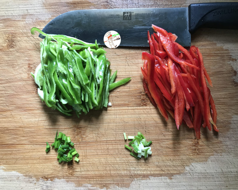 Steps for Making Spicy Stir-Fried Dried Tofu with Peppers