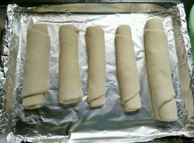 Steps for Making Green Onion Salad Bread Rolls