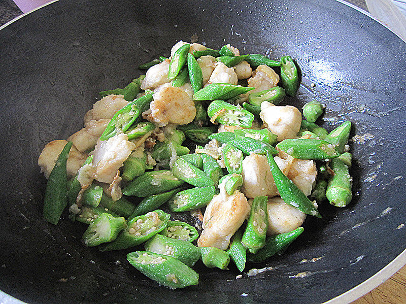 Steps for Cooking Fish Fillet Stir-Fried Okra