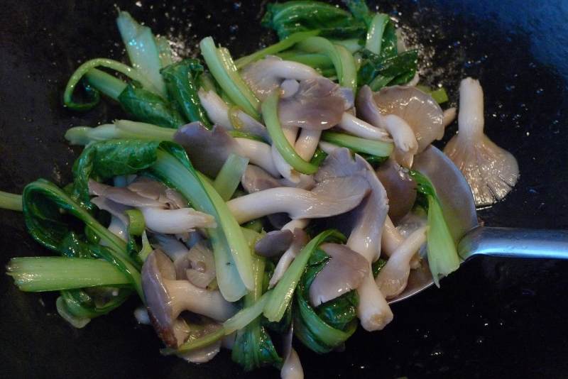 Stir-Fried Mushrooms with Greens - Step by Step