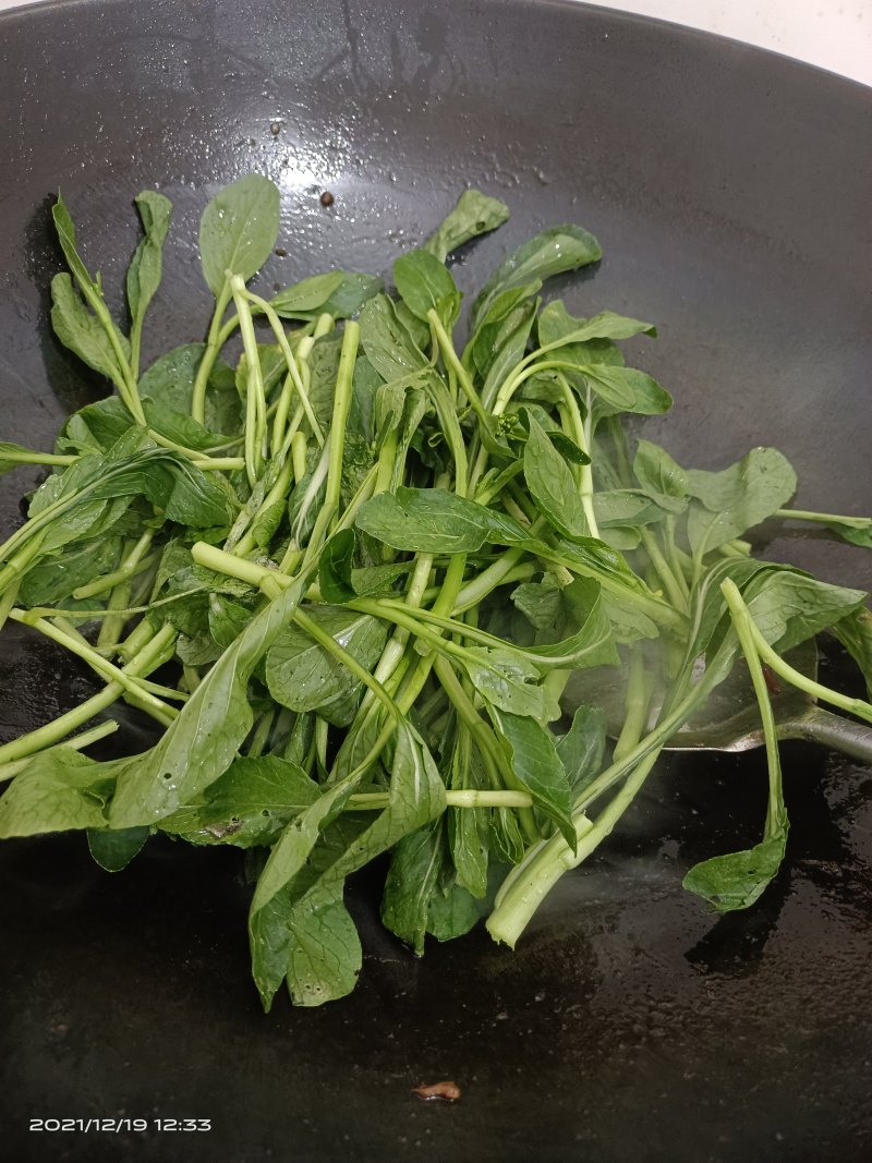 Steps for Making Stir-Fried Canola