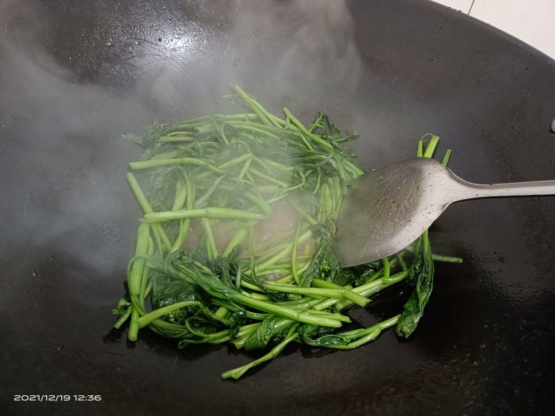 Steps for Making Stir-Fried Canola