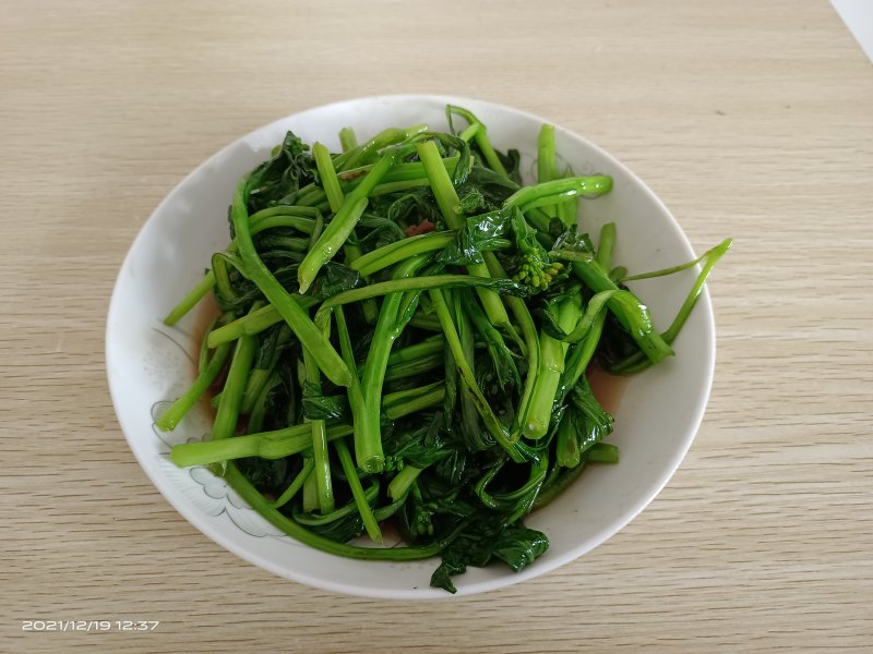 Steps for Making Stir-Fried Canola