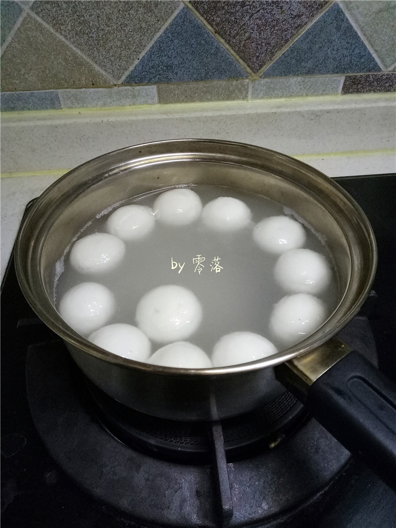 Steps for Making Coconut Glutinous Rice Balls