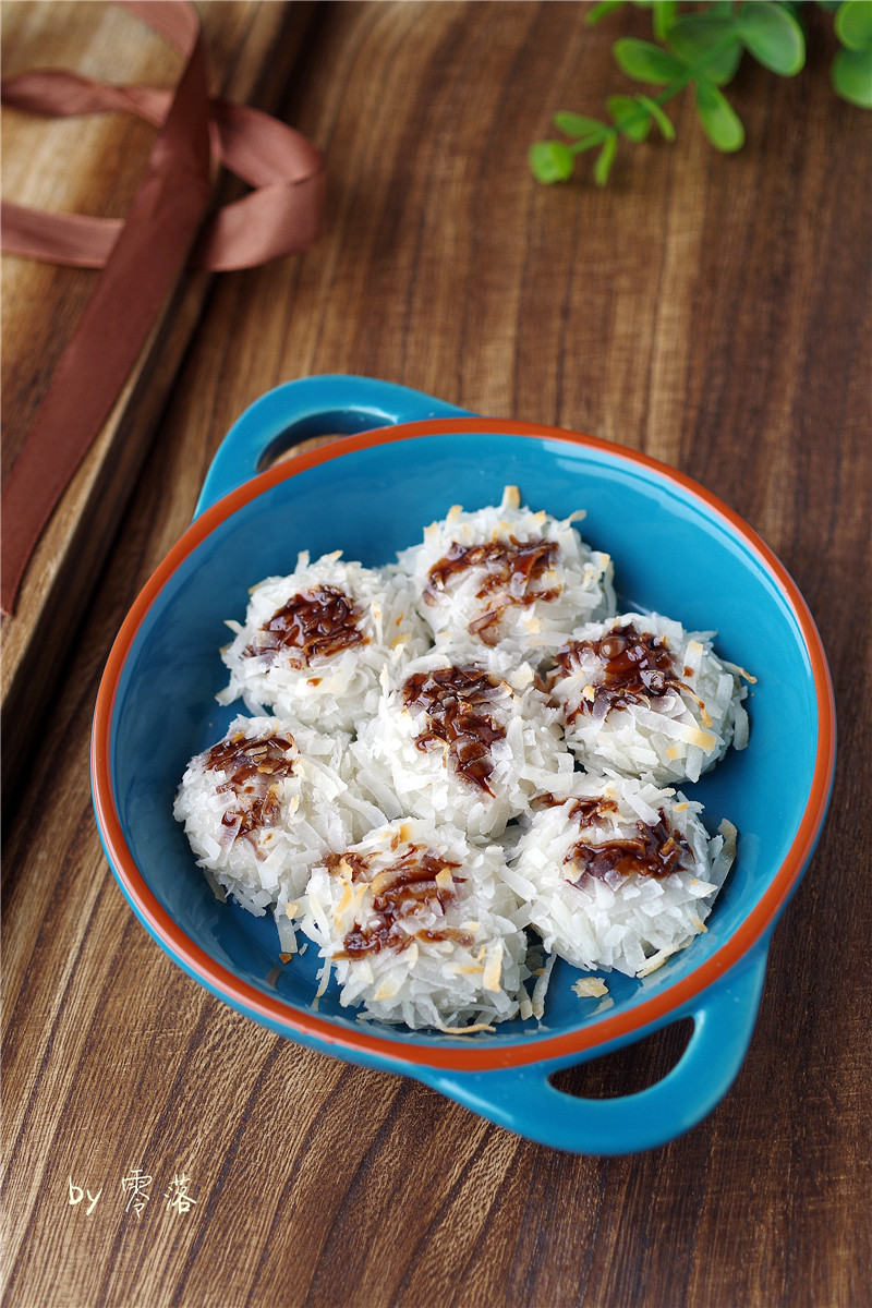 Coconut Glutinous Rice Balls