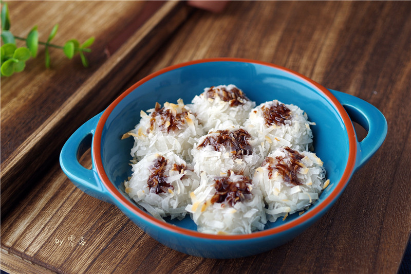 Coconut Glutinous Rice Balls