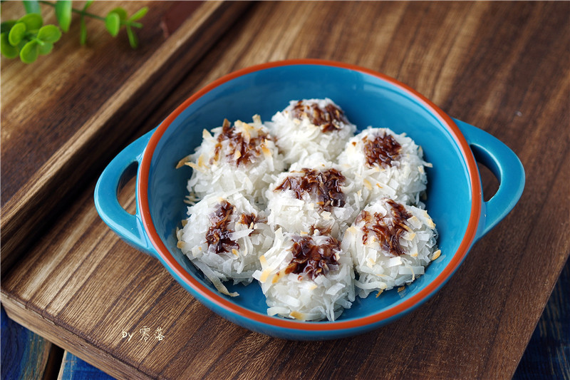 Coconut Glutinous Rice Balls