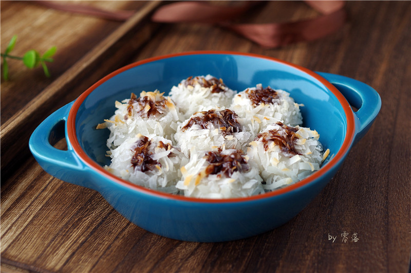 Coconut Glutinous Rice Balls