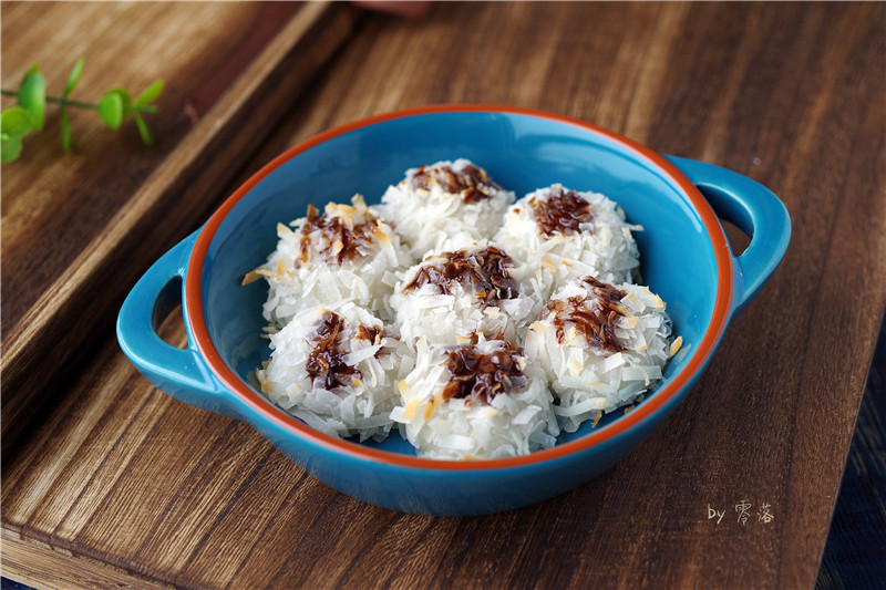 Coconut Glutinous Rice Balls