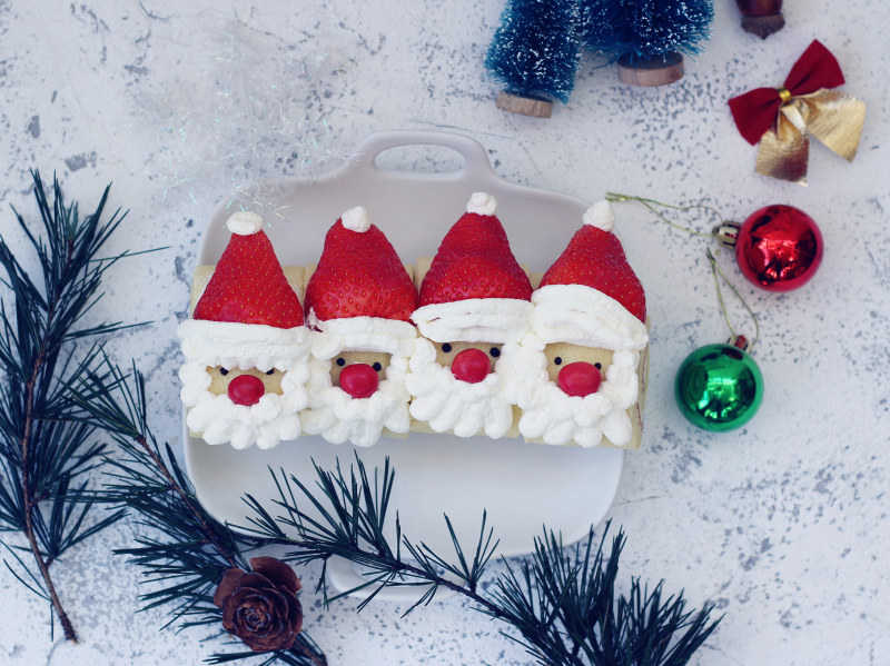 Santa Claus Strawberry Cake Roll