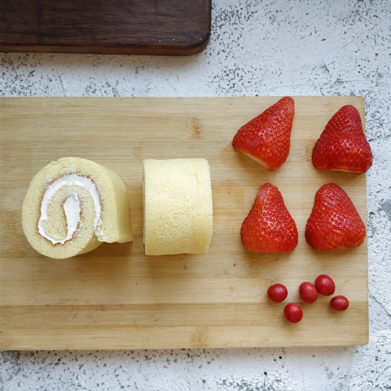 Steps to Make Santa Claus Strawberry Cake Roll