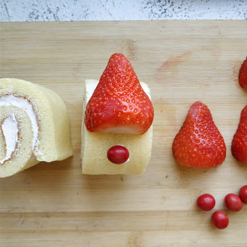 Steps to Make Santa Claus Strawberry Cake Roll