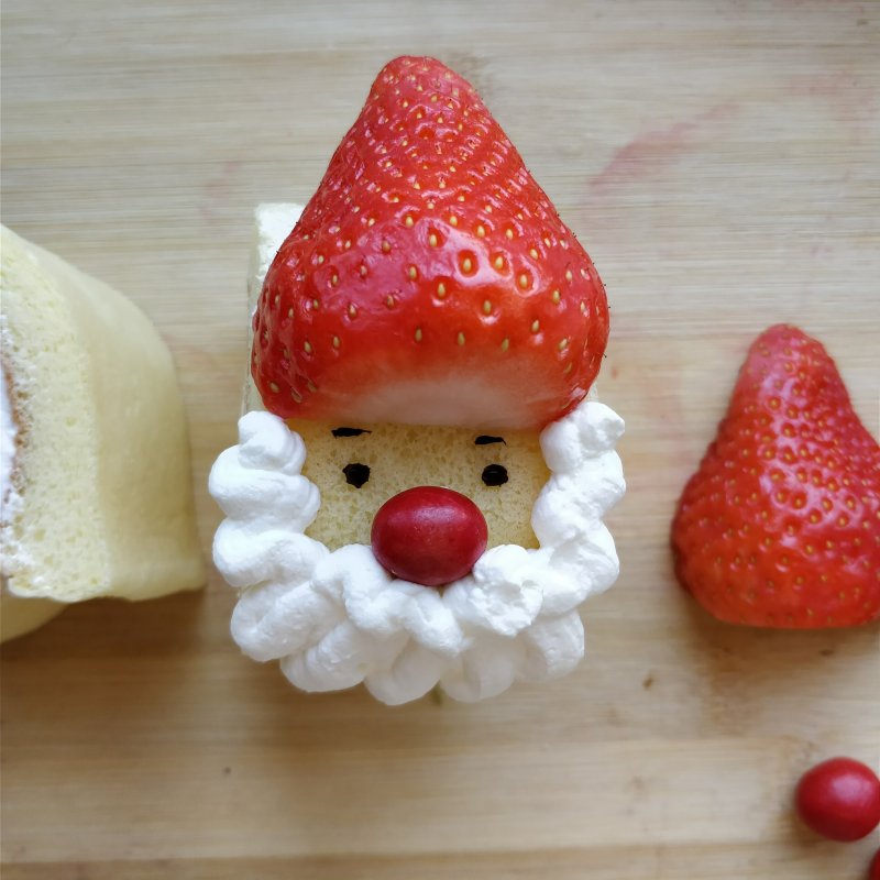 Steps to Make Santa Claus Strawberry Cake Roll