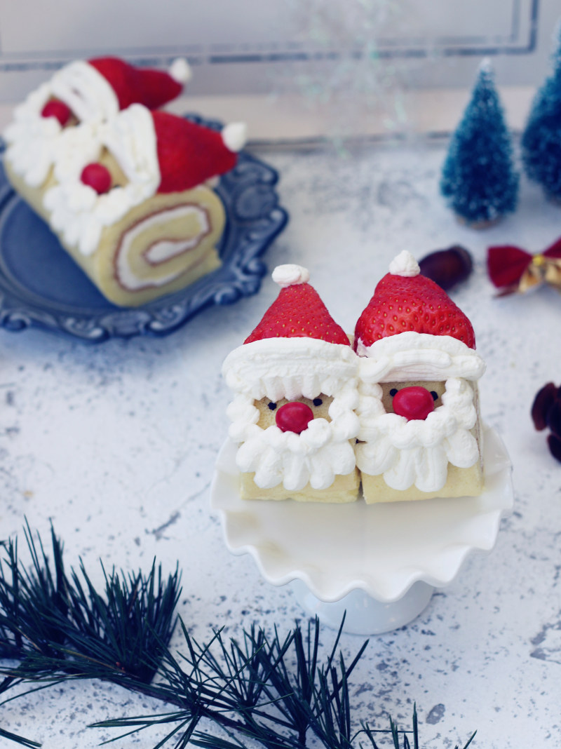 Santa Claus Strawberry Cake Roll