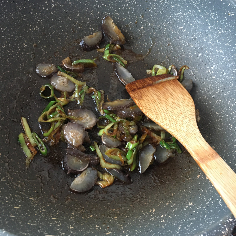 Steps for Making Sea Cucumber with Goose Egg