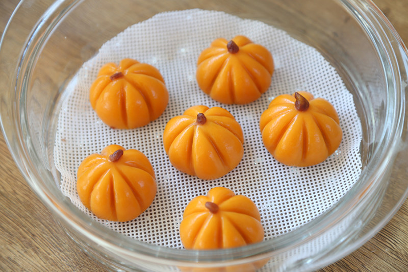 Step-by-Step Guide to Making a Halloween Pumpkin Cake