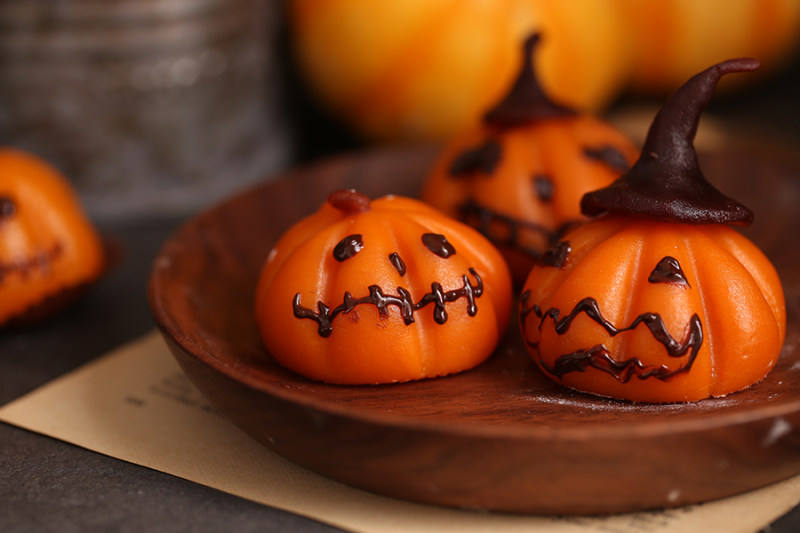 Step-by-Step Guide to Making a Halloween Pumpkin Cake