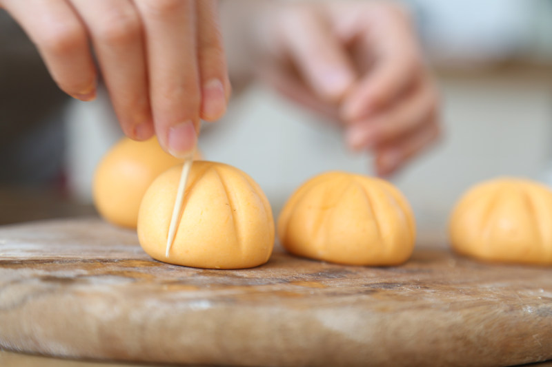 Step-by-Step Guide to Making a Halloween Pumpkin Cake