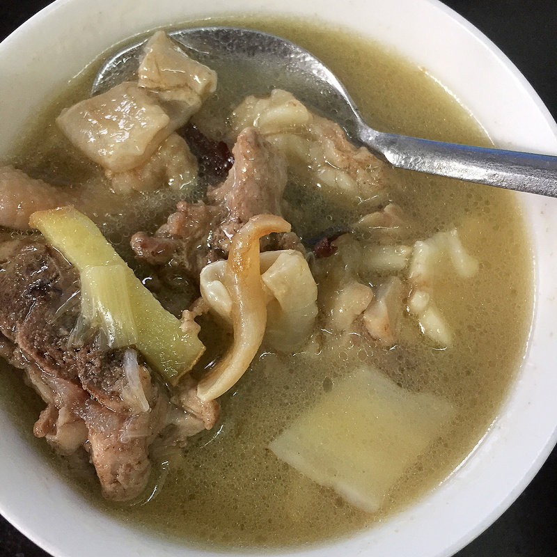 Health-boosting Thick Soup: Stewed Chicken with Fish Maw