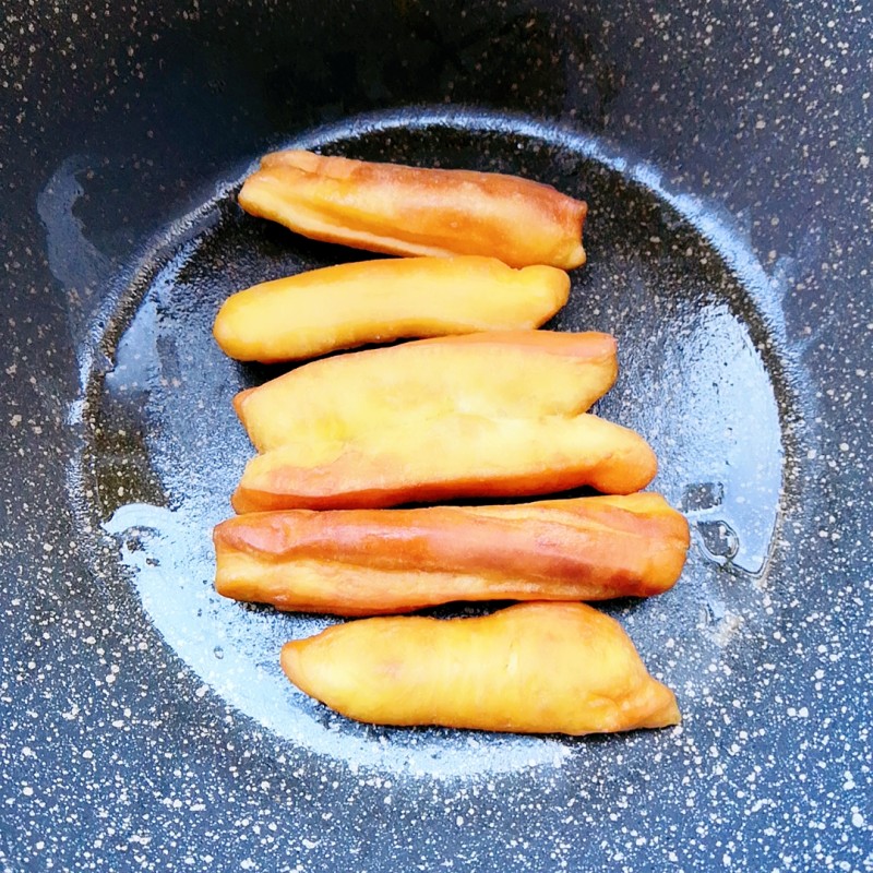 Steps for cooking Glutinous Rice Meat Floss Bun and Fried Dough Stick