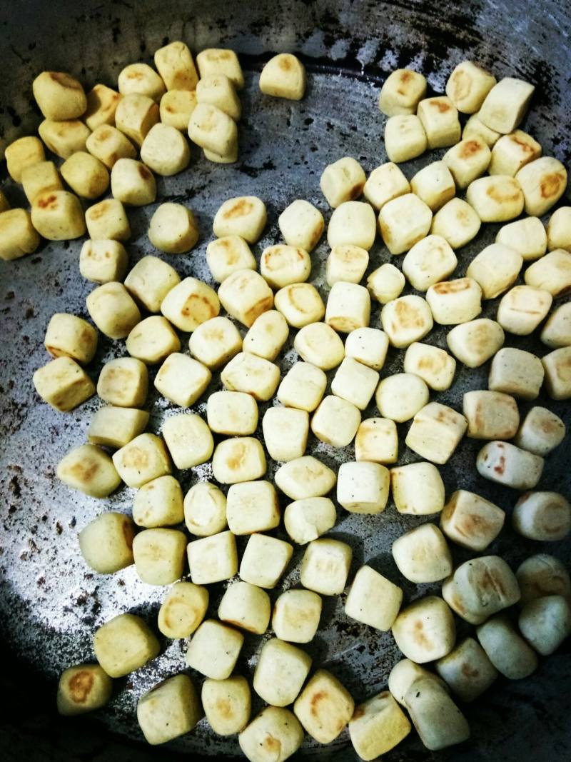 Steps for Making Fried Noodle Snacks