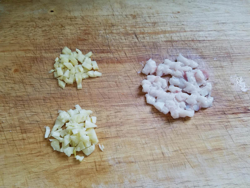 Steps for Cooking Sour Cabbage and String Bean Stir-fry with Diced Pork