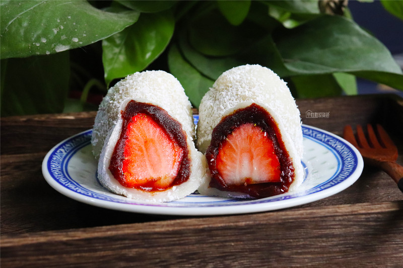 Steps for Making Strawberry Daifuku