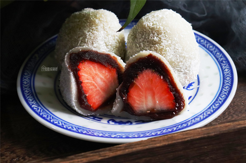 Steps for Making Strawberry Daifuku