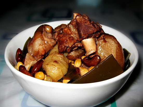 Lotus Seed Soup with Pig Trotters