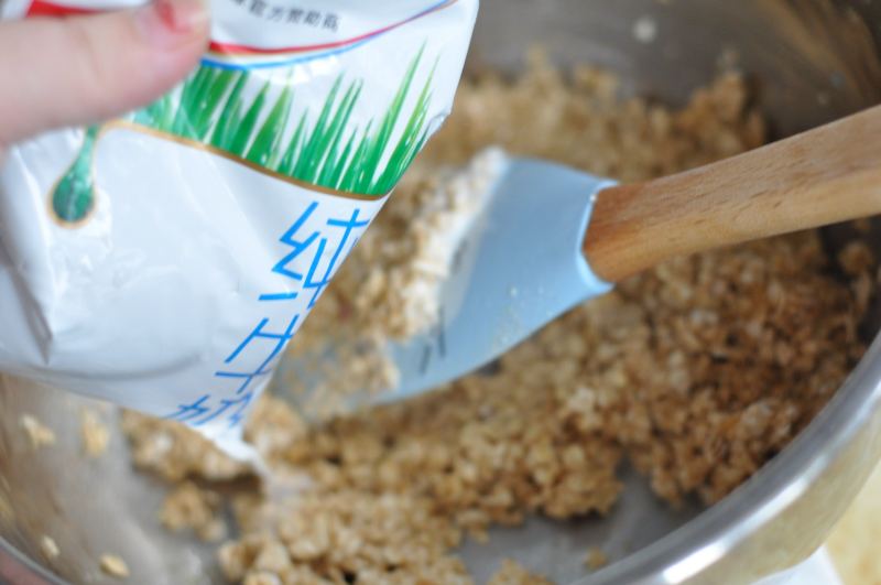 Steps for Making Oatmeal Raisin Cookies