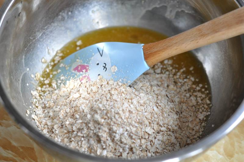 Steps for Making Oatmeal Raisin Cookies