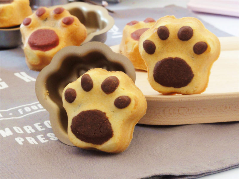 Cat's Paw Date Pastry