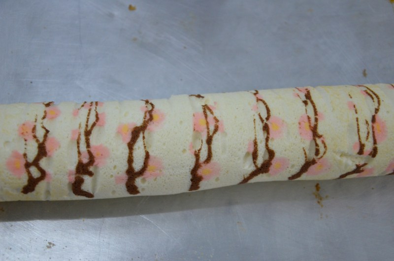 Steps for Making Plum Blossom Cake Roll