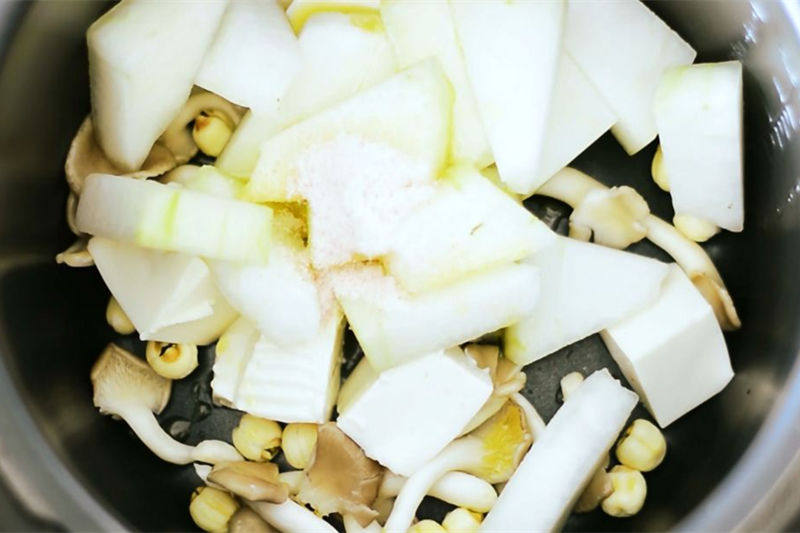 Detailed Steps to Prepare the Bowl of Refreshing Tofu Soup to Replenish Energy as Spring Turns to Summer