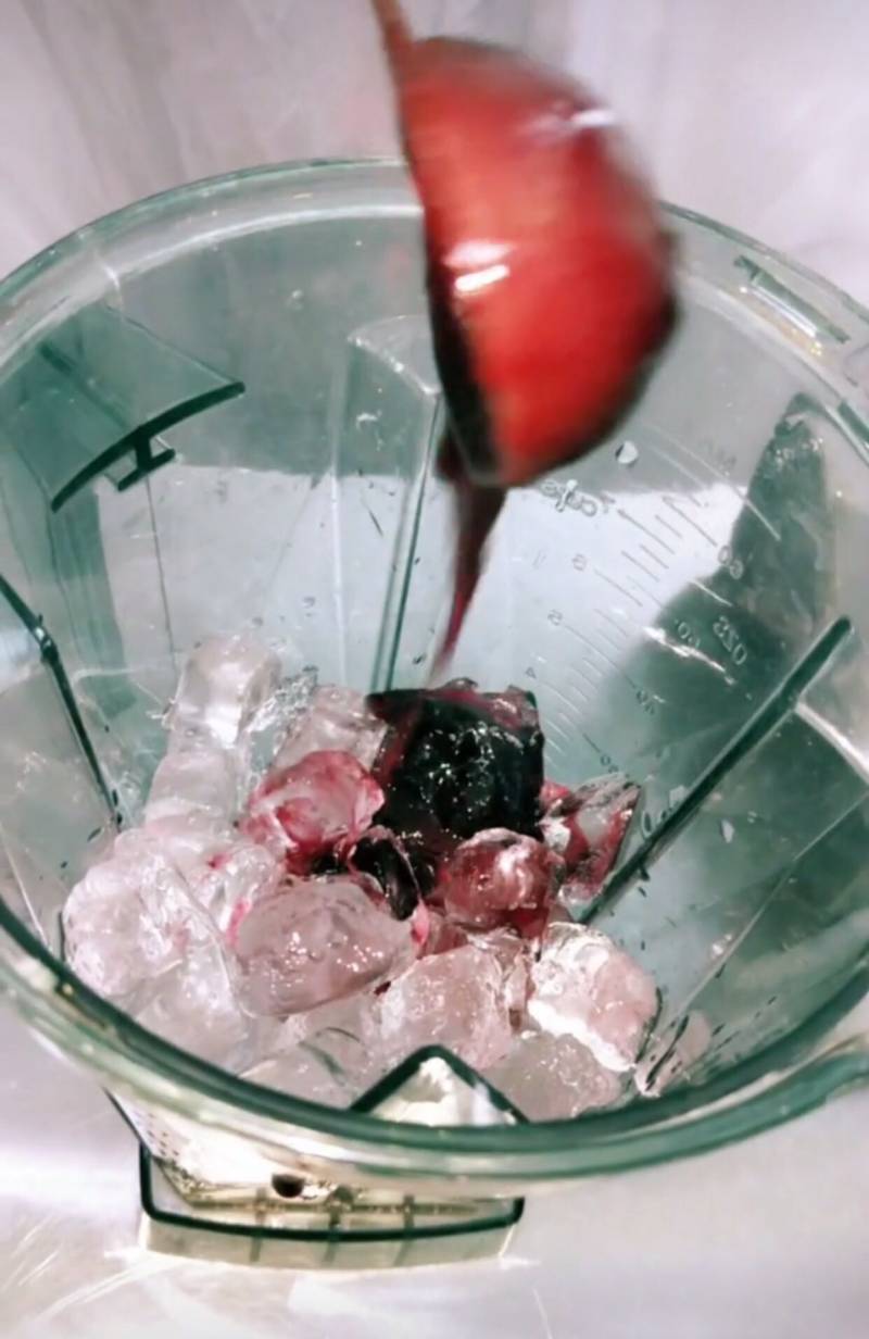 Steps for Making Strawberry Blueberry Smoothie