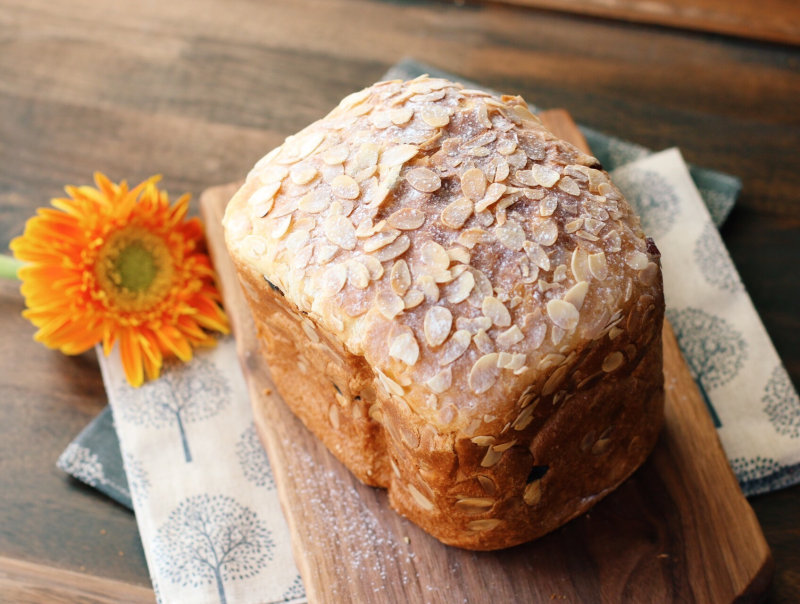 Step-by-Step Instructions for Making Guguhoff Bread in a Bread Machine