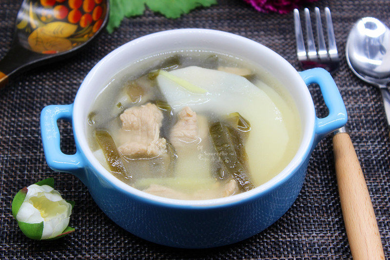 Seaweed and Bamboo Shoot Soup