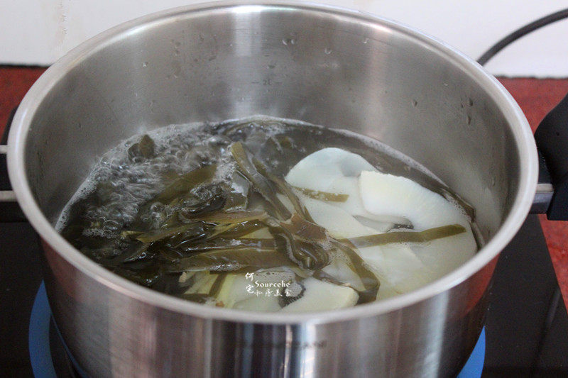 Steps to make Seaweed and Bamboo Shoot Soup