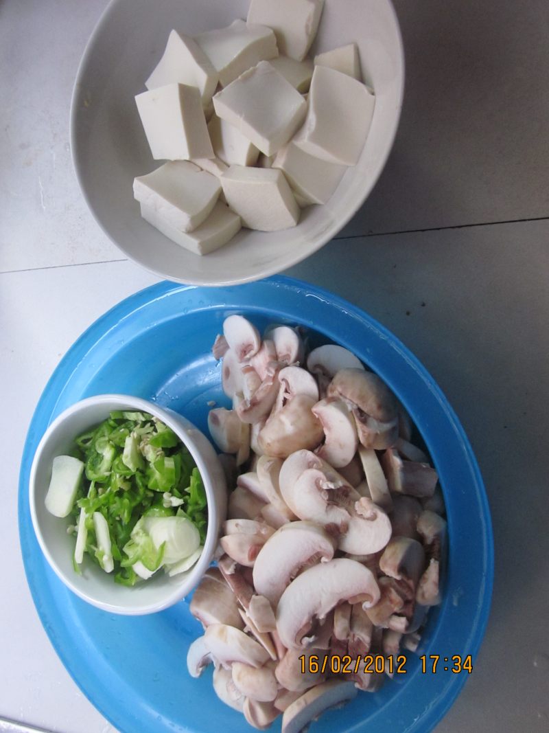 Steps for Cooking Mushroom and Tofu Stew